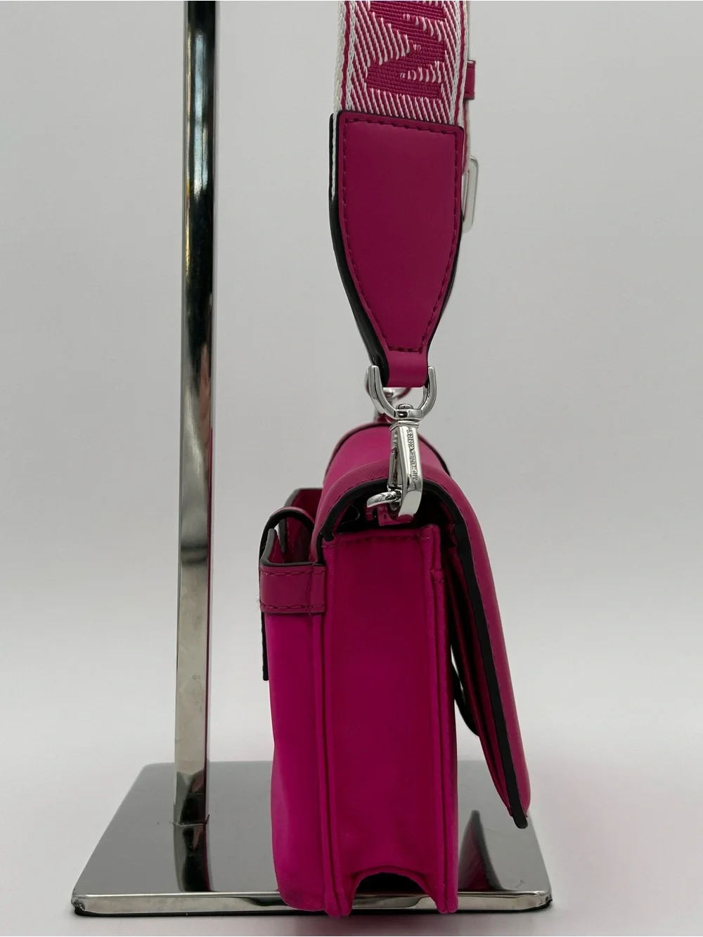 Michael Kors Pink Jet Set Smartphone Crossbody Purse